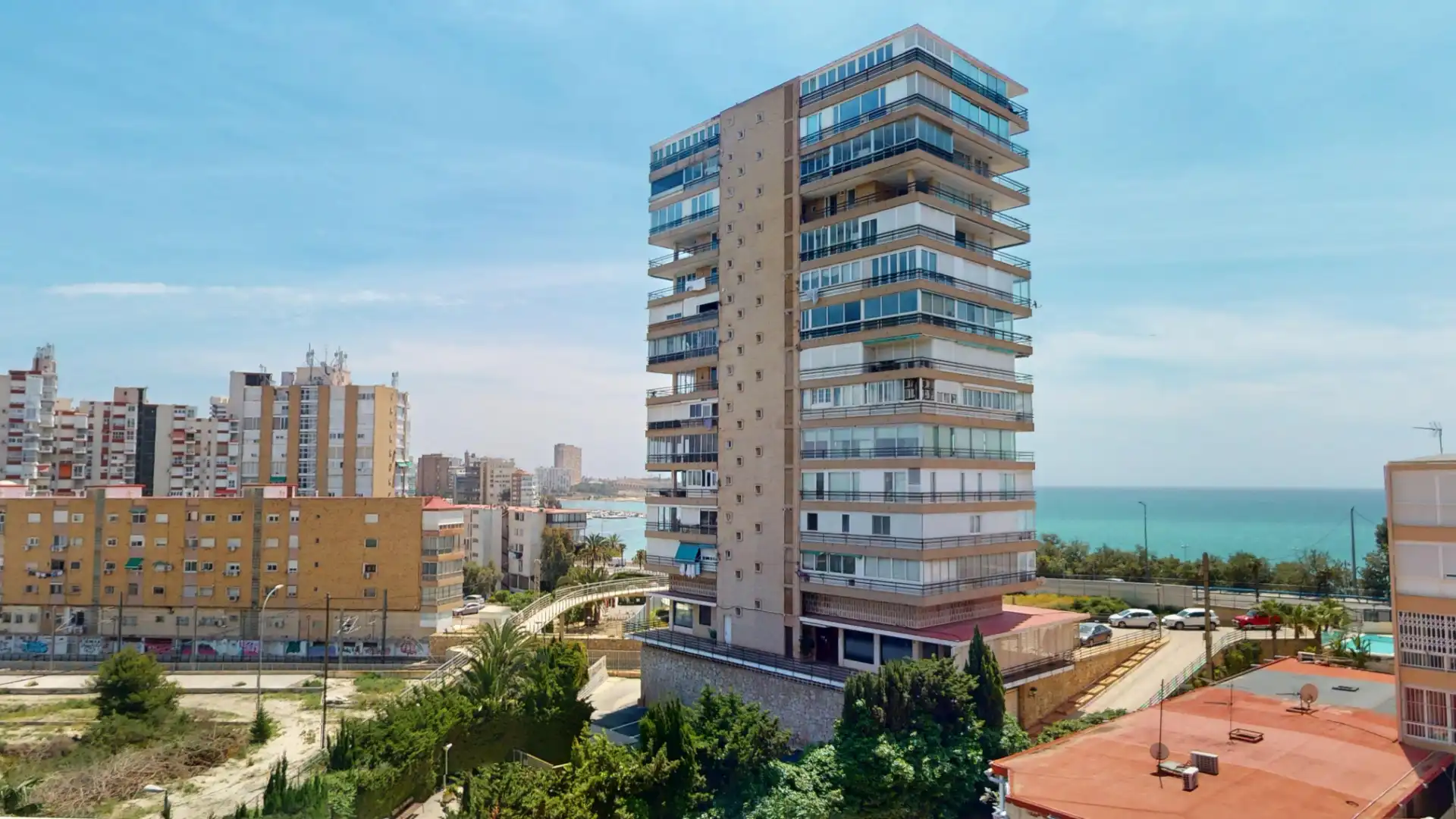Vista exterior de Pis en venda en Alicante / Alacant amb Forn, Rentadora i Microones