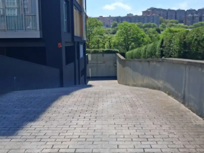 Parkplatz von Garage zum Verkauf in Santander