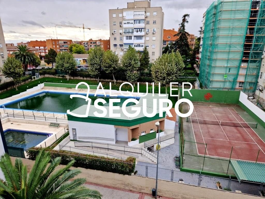 Exterior view of Flat to rent in Fuenlabrada  with Heating, Terrace and Swimming Pool
