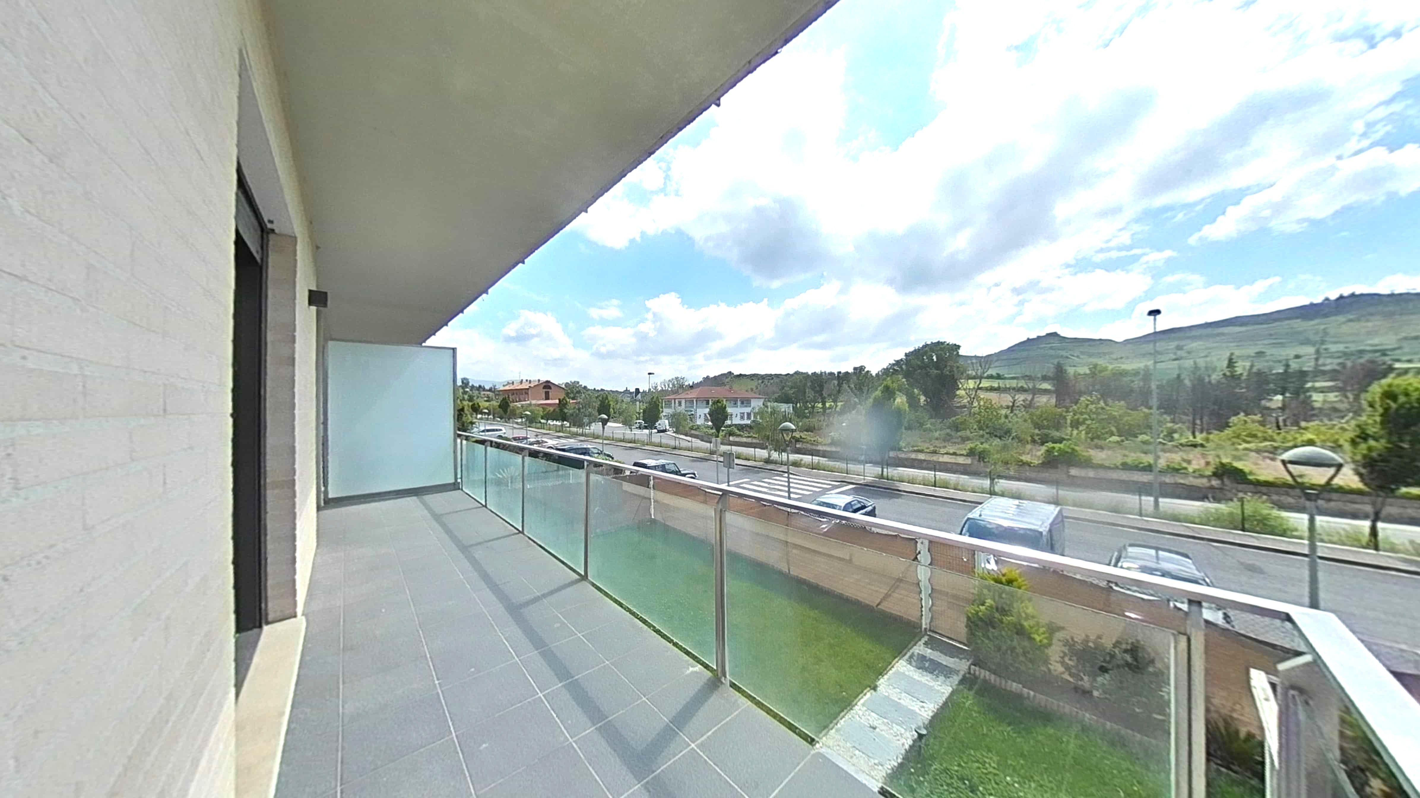 Terrassa de Pis en venda en Puente la Reina / Gares amb Calefacció, Jardí privat i Terrassa