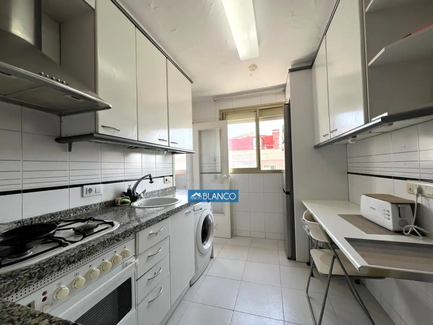 Cuina de Pis en venda en Cornellà de Llobregat amb Aire condicionat, Calefacció i Balcó