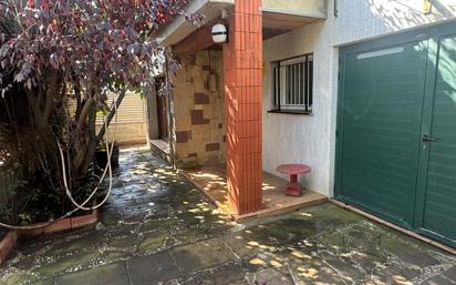 Vista exterior de Casa o xalet en venda en El Masnou amb Aire condicionat, Terrassa i Piscina