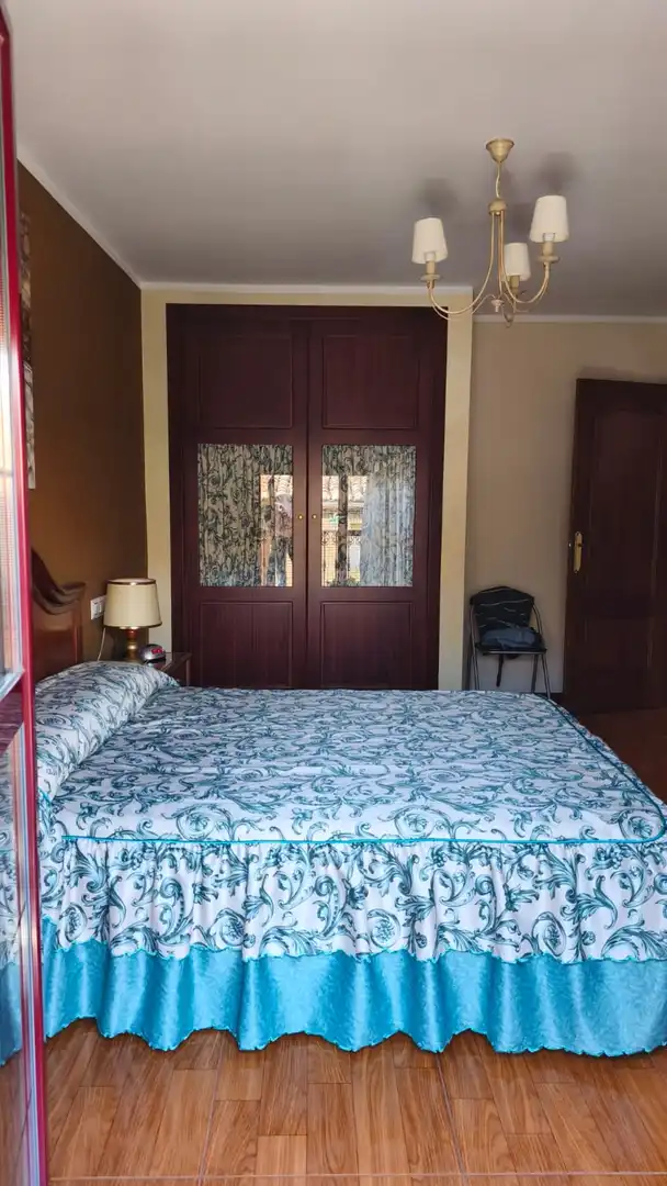 Schlafzimmer von Einfamilien-Reihenhaus zum Verkauf in El Burgo Ranero  mit Heizung, Privatgarten und Parkett