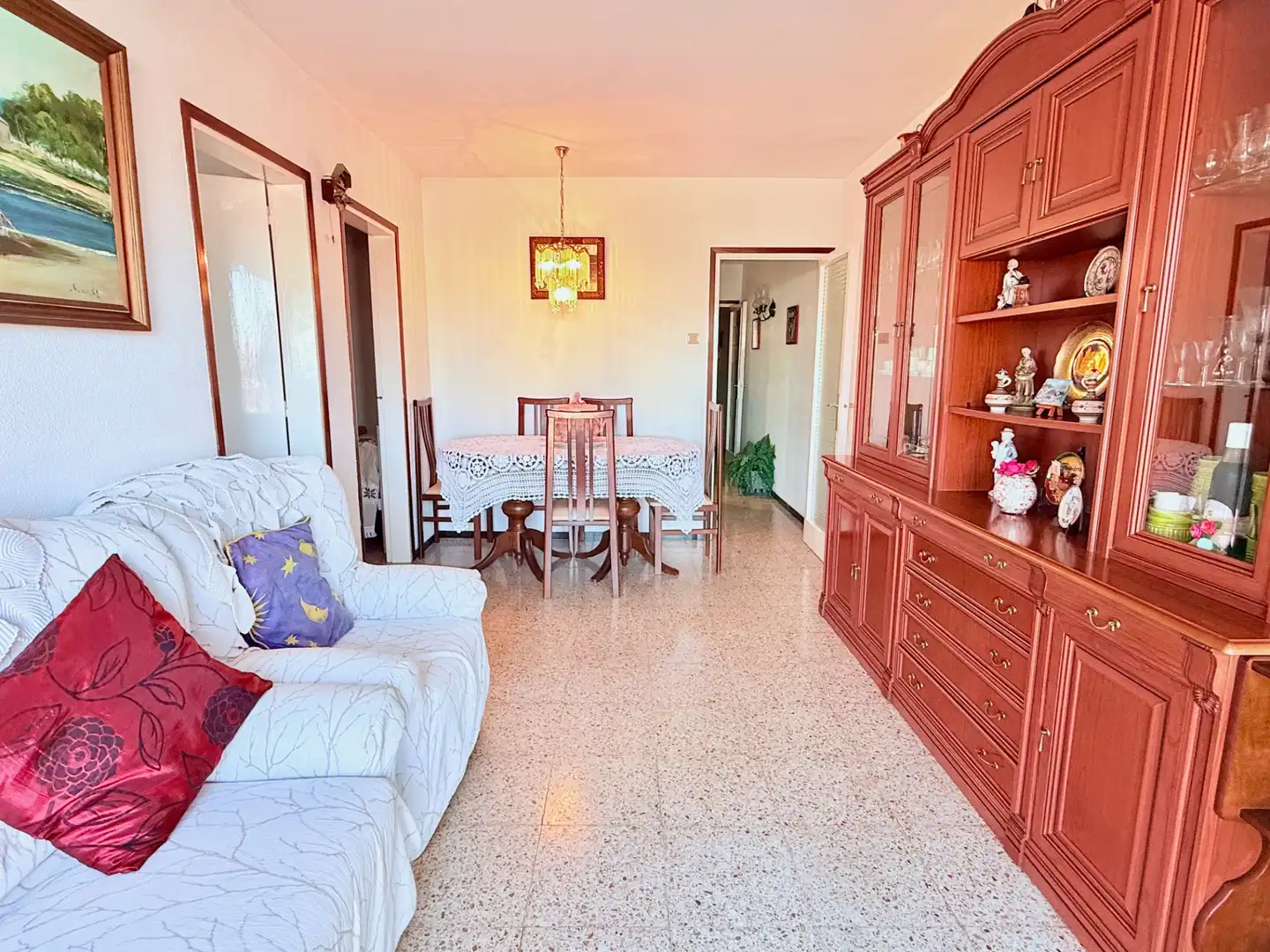 Sala de estar de Piso en venta en Sant Feliu de Llobregat con Amueblado, Horno y Balcón