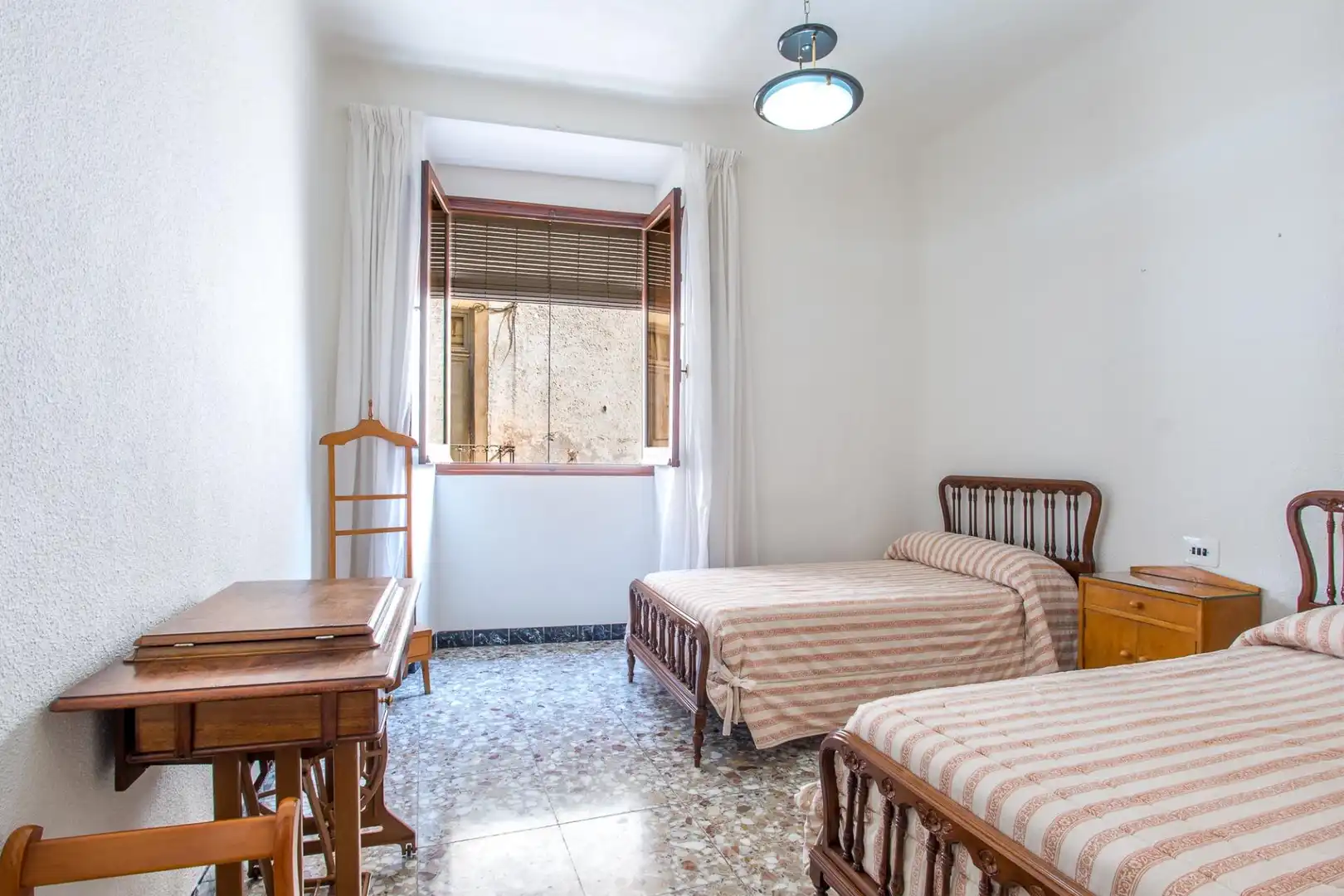 Buildings for sale in Mula