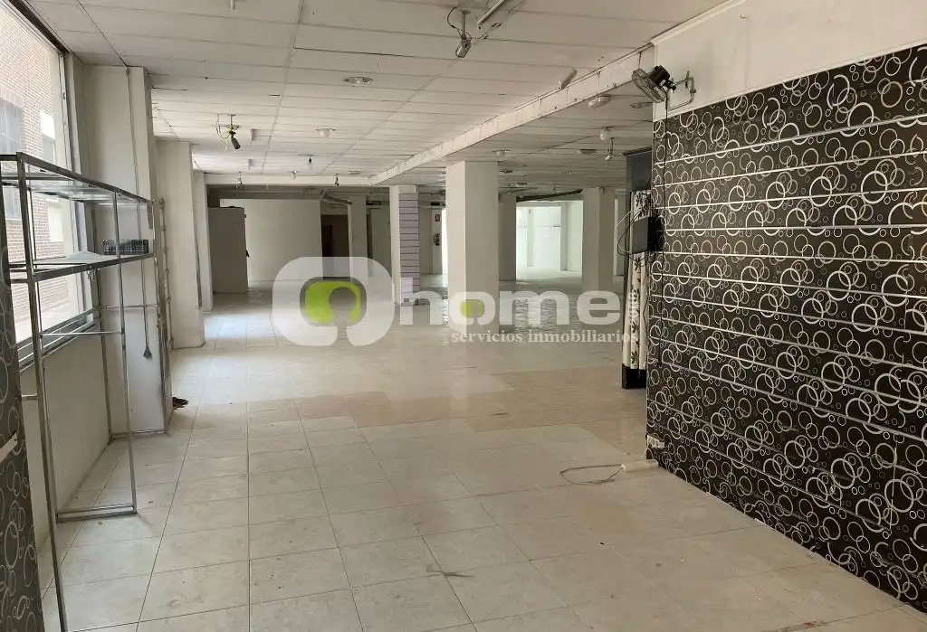 Local comercial en venda a Avenida de Portugal 11, imagen 3
