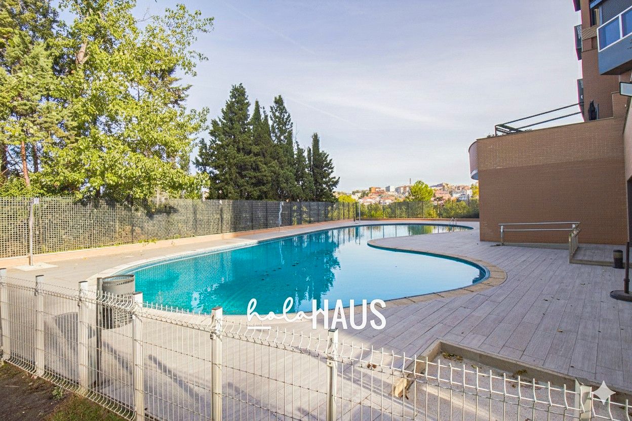 Swimming pool of Flat for sale in  Madrid Capital  with Air Conditioner, Heating and Storage room