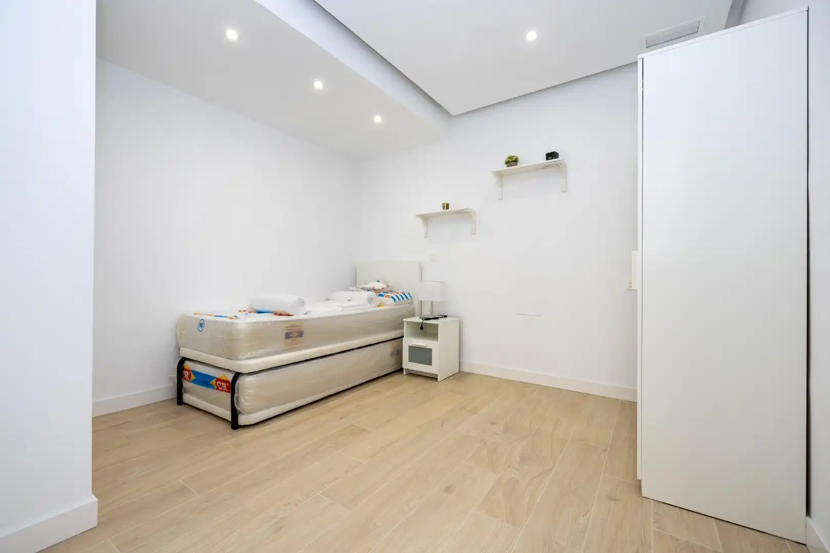 Flat for rent in Granada  with Air Conditioner and Heating