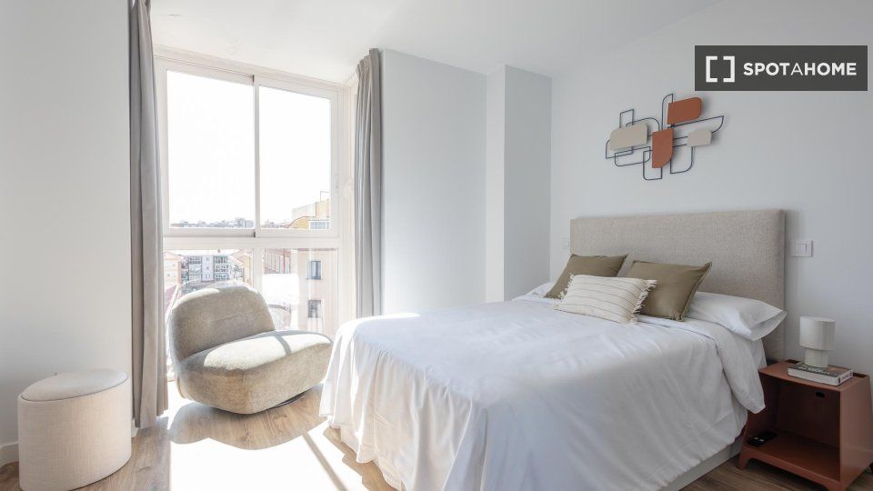 Dormitori de Pis de lloguer en  Madrid Capital amb Aire condicionat, Calefacció i Moblat