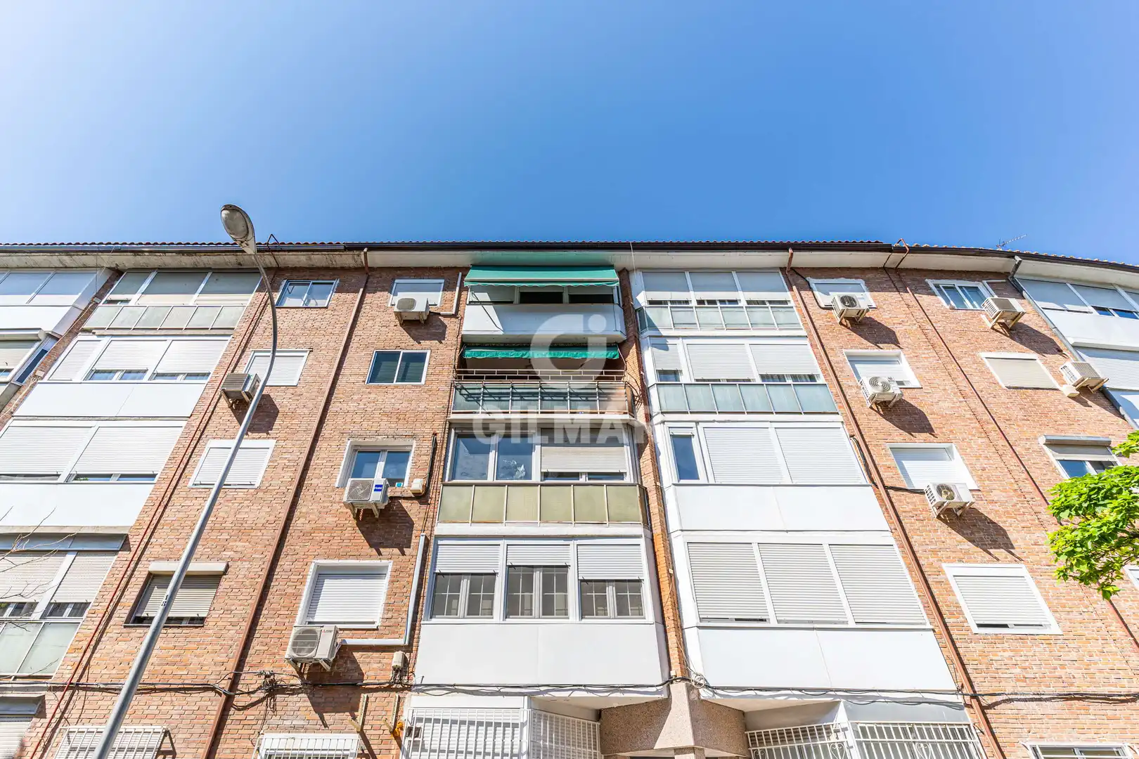 Vista exterior de Pis en venda en Madrid amb Calefacció i Jardí privat