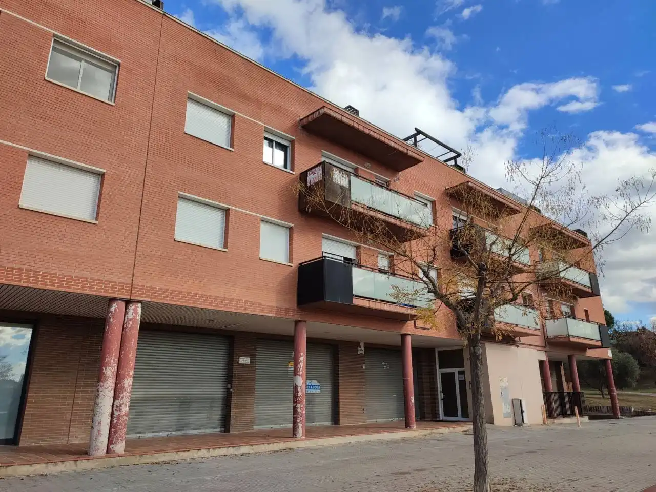 Gewerbefläche zum Verkauf in Calle Plaça Joan Casanovas, imagen 2