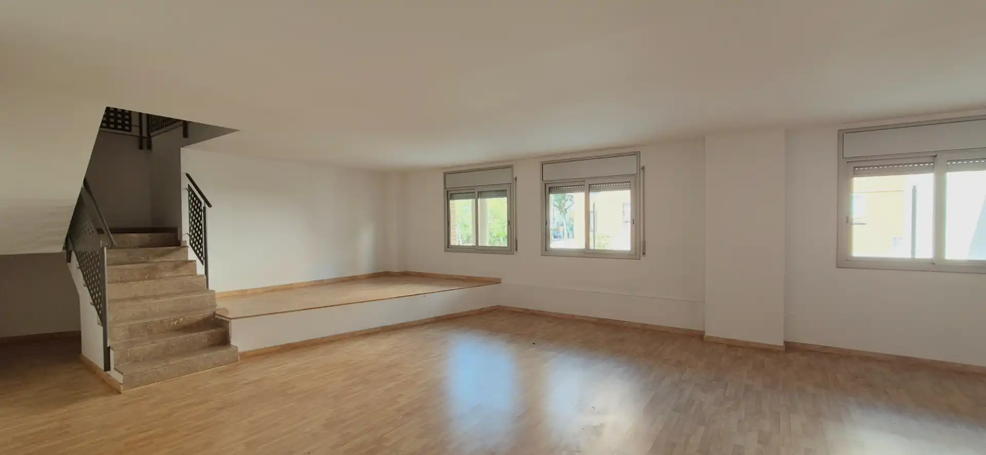 Wohnzimmer von Geschaftsraum zum Verkauf in Esplugues de Llobregat