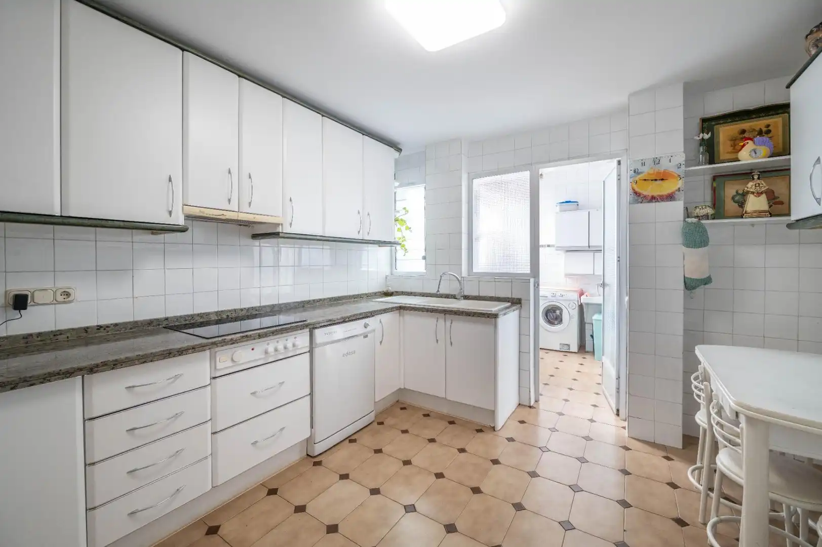 Cocina de Piso en venta en Granada con Terraza, Trastero y Balcón