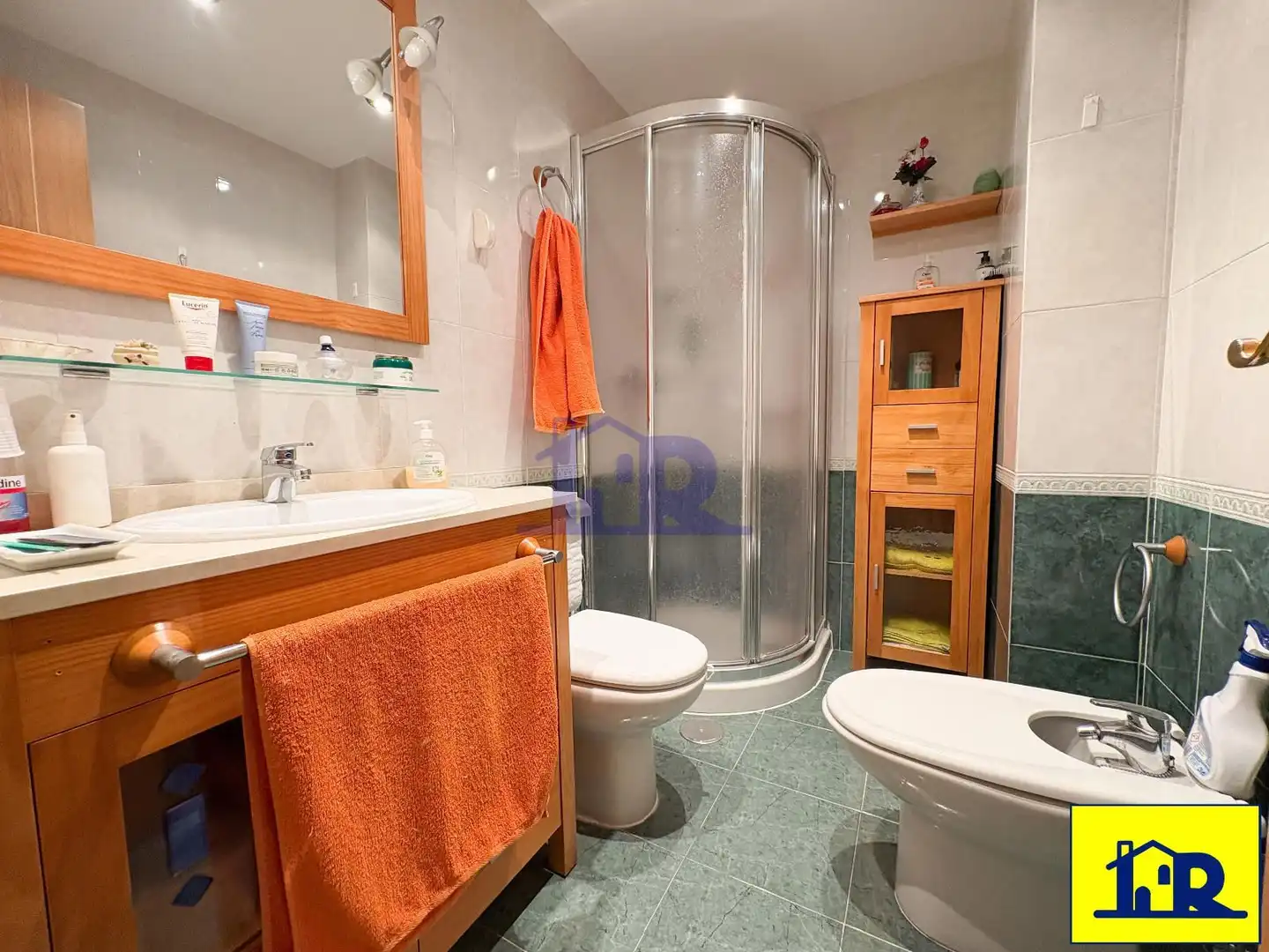 Baño de Piso en venta en Cuenca con Calefacción, Trastero y Piscina