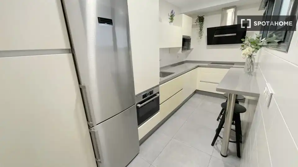 Kitchen of Flat for rent in Sevilla  with Air Conditioner, Heating and Furnished