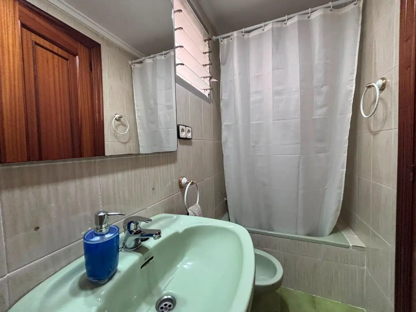 Badezimmer von Wohnung zur Miete in Burjassot mit Möbliert, Ofen und Waschmaschine