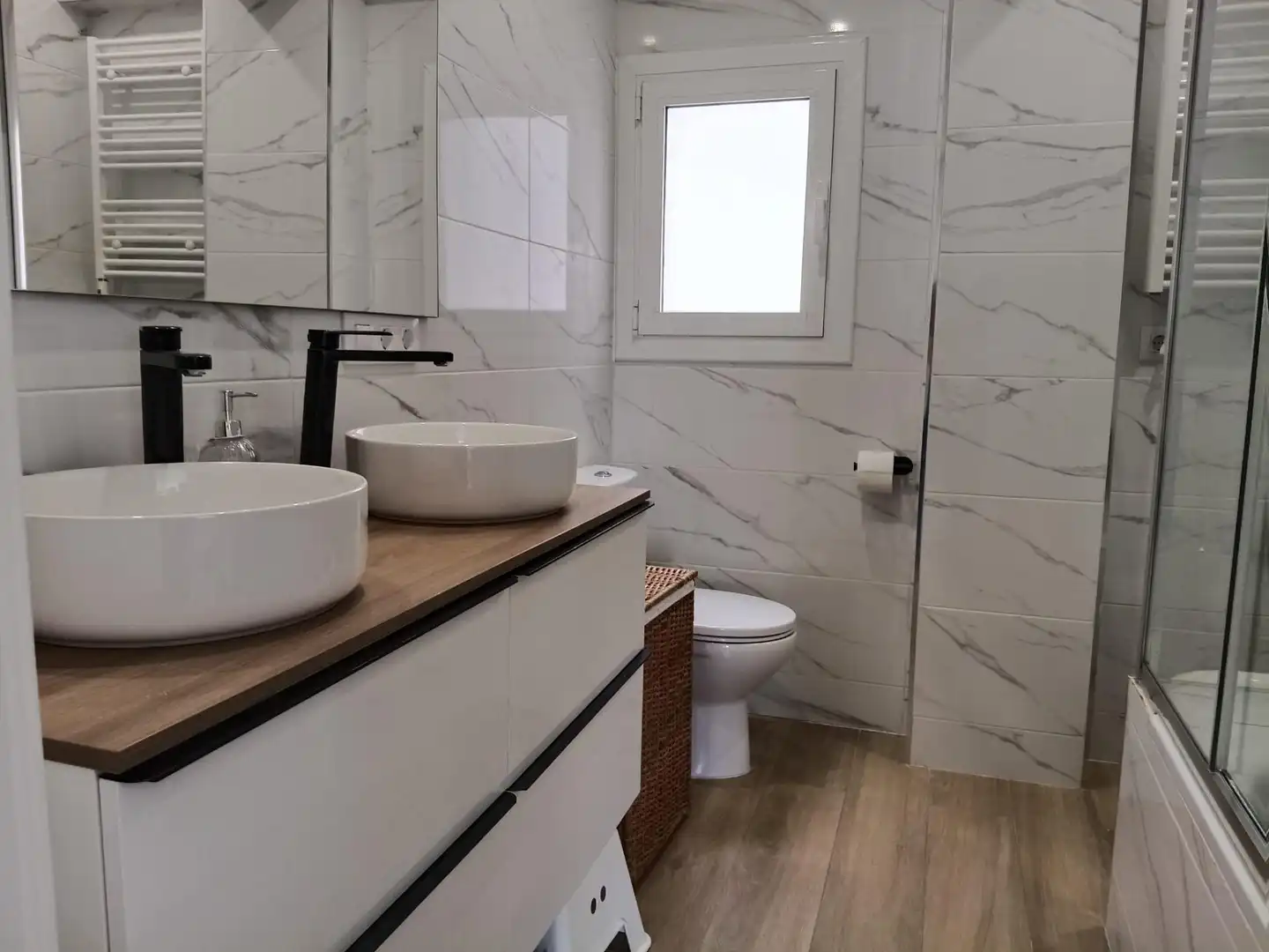 Bathroom of Flat for sale in L'Hospitalet de Llobregat  with Heating, Terrace and Balcony