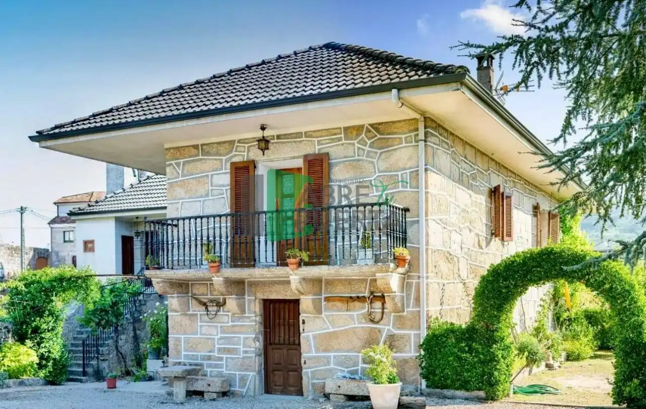 Casa rústica con jardín en venta en Leiro
