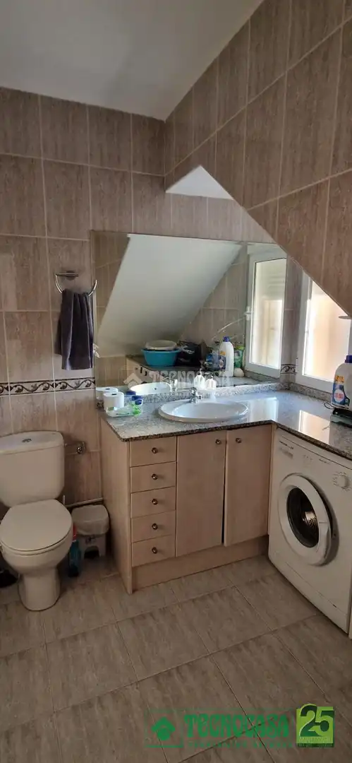 Baño de Casa adosada en venta en Puebla de Almenara con Calefacción y Amueblado