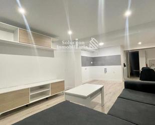 Sala d'estar de Apartament en venda en Salamanca Capital amb Balcó