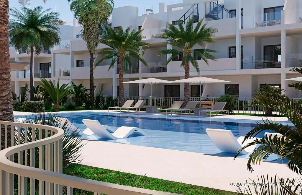 Appartement compact avec piscine à vendre à San Cayetano