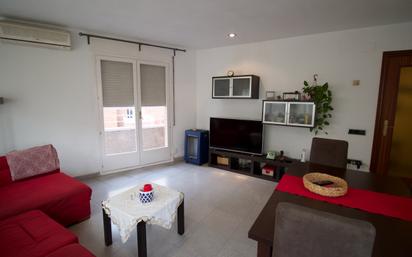 Living room of Flat for sale in Terrassa  with Air Conditioner and Balcony