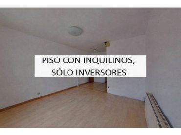 Penthouse with balcony for sale in Calle Milà i Fontanals
