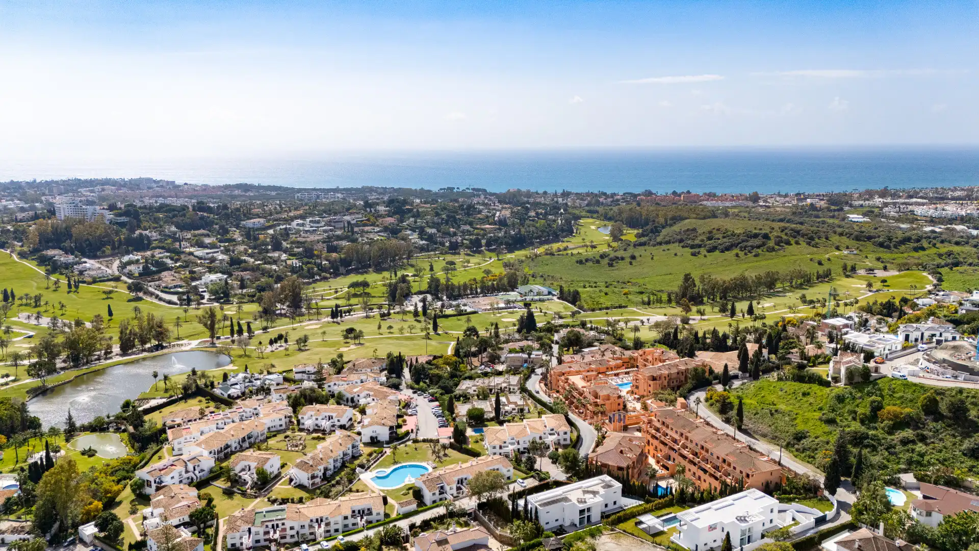 Vista exterior de Casa o xalet en venda en Benahavís amb Jardí privat, Terrassa i Piscina