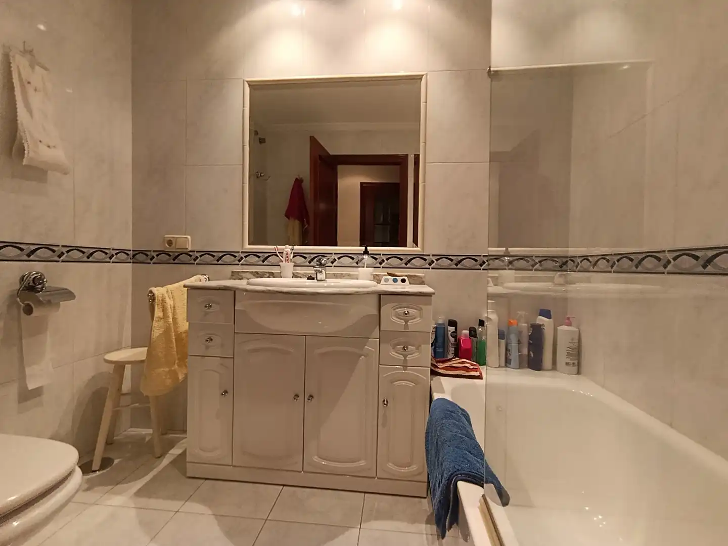 Bathroom of Flat for sale in Pontevedra Capital   with Heating, Parquet flooring and Furnished
