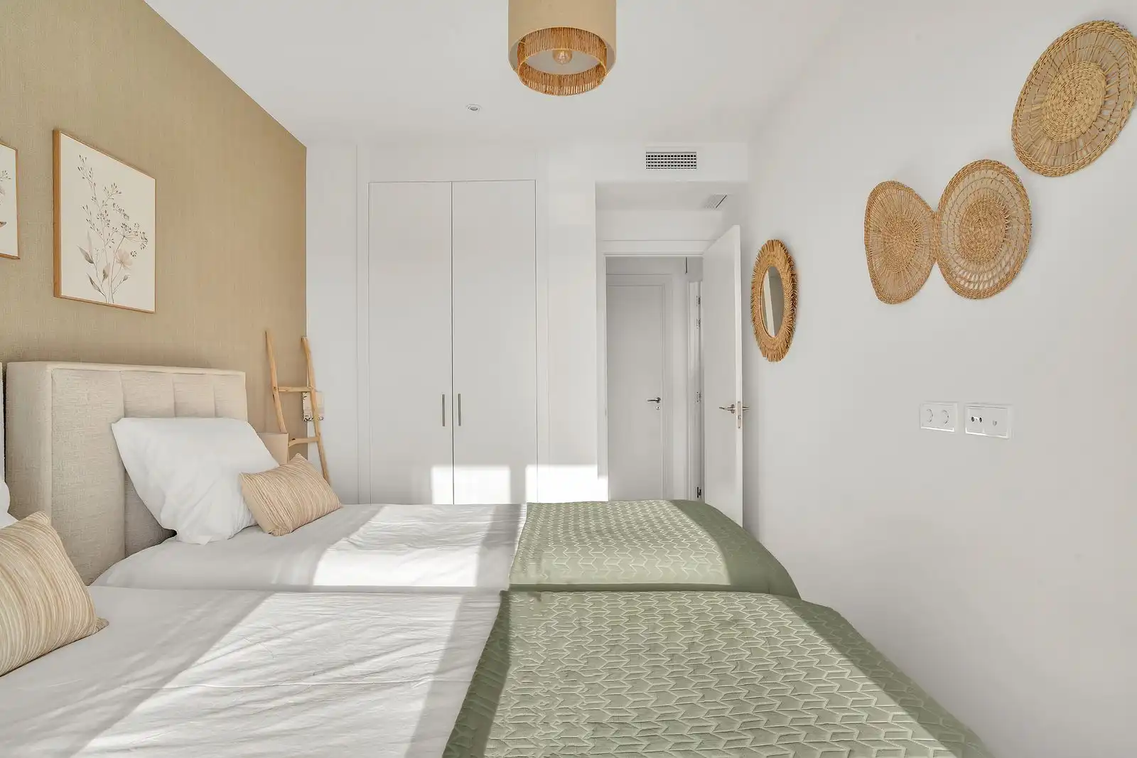 Dormitori de Apartament en venda en Estepona amb Terrassa, Traster i Moblat