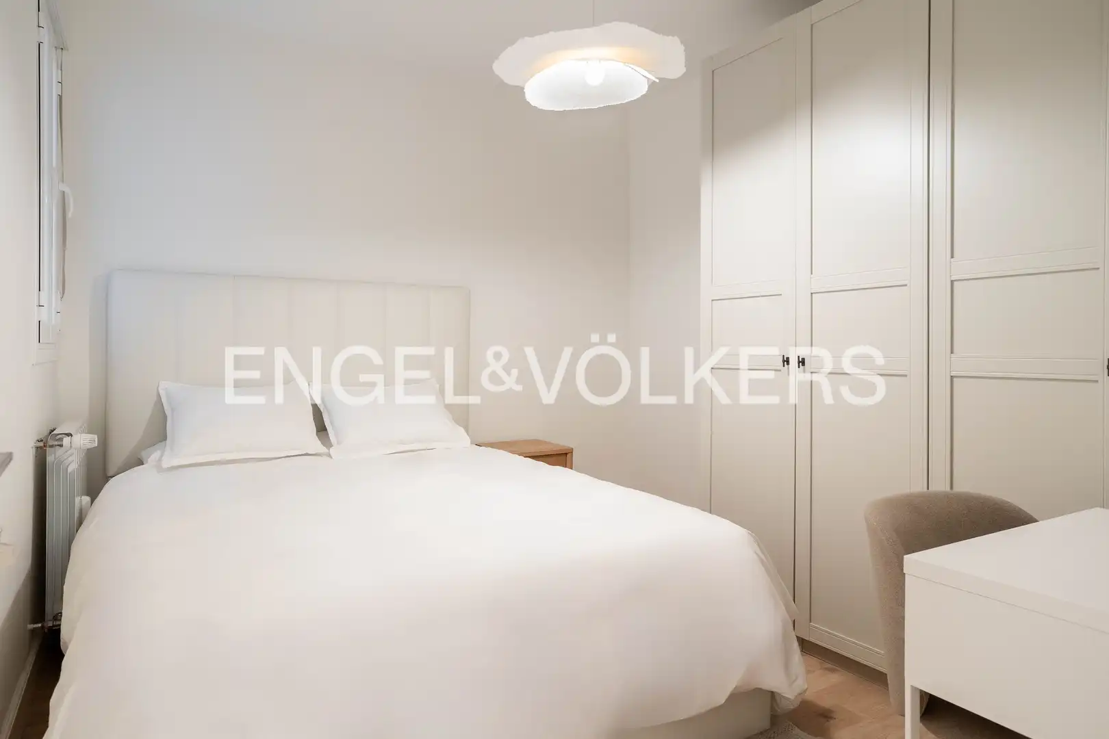 Dormitori de Apartament de lloguer en Madrid amb Aire condicionat i Calefacció