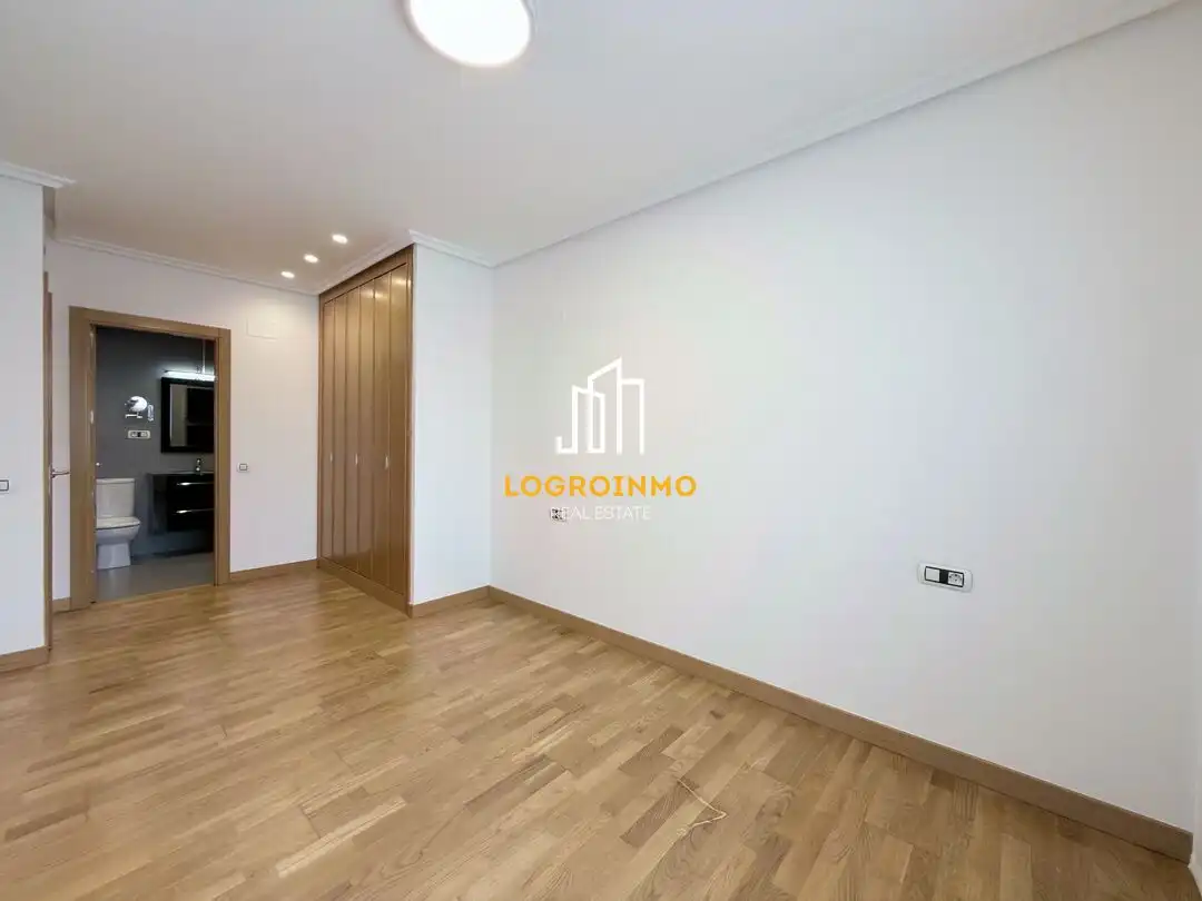 Flat for sale in  Logroño  with Air Conditioner, Heating and Private garden
