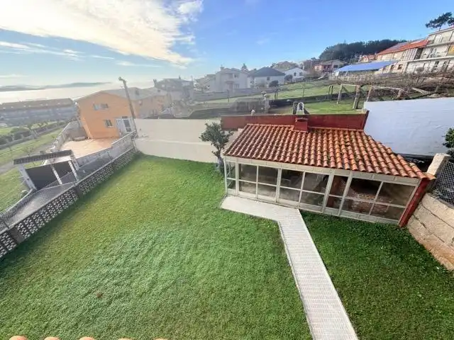 Jardí de Casa o xalet en venda en Sanxenxo amb Jardí privat, Terrassa i Moblat