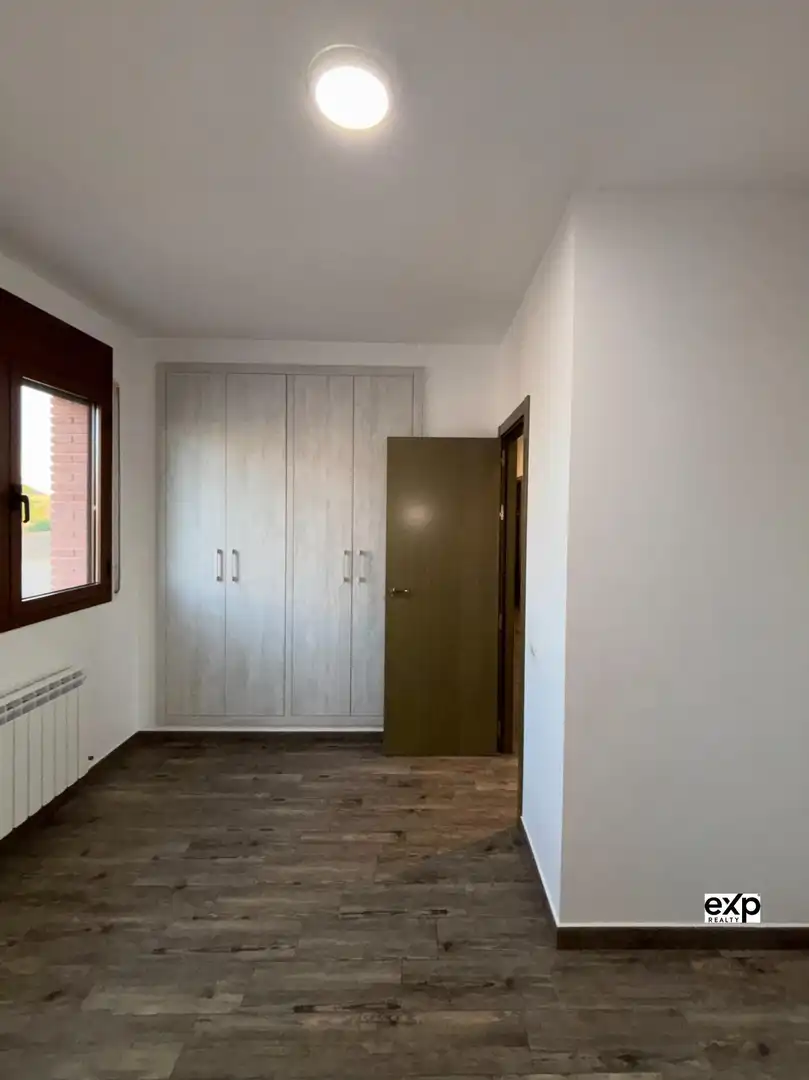 Dormitori de Casa o xalet en venda en Deltebre amb Calefacció, Terrassa i Balcó