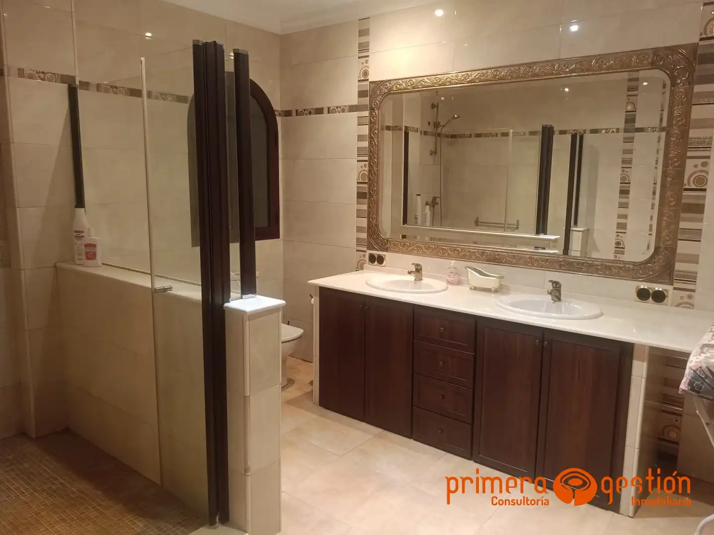 Baño de Piso en venta en Carmona con Aire acondicionado