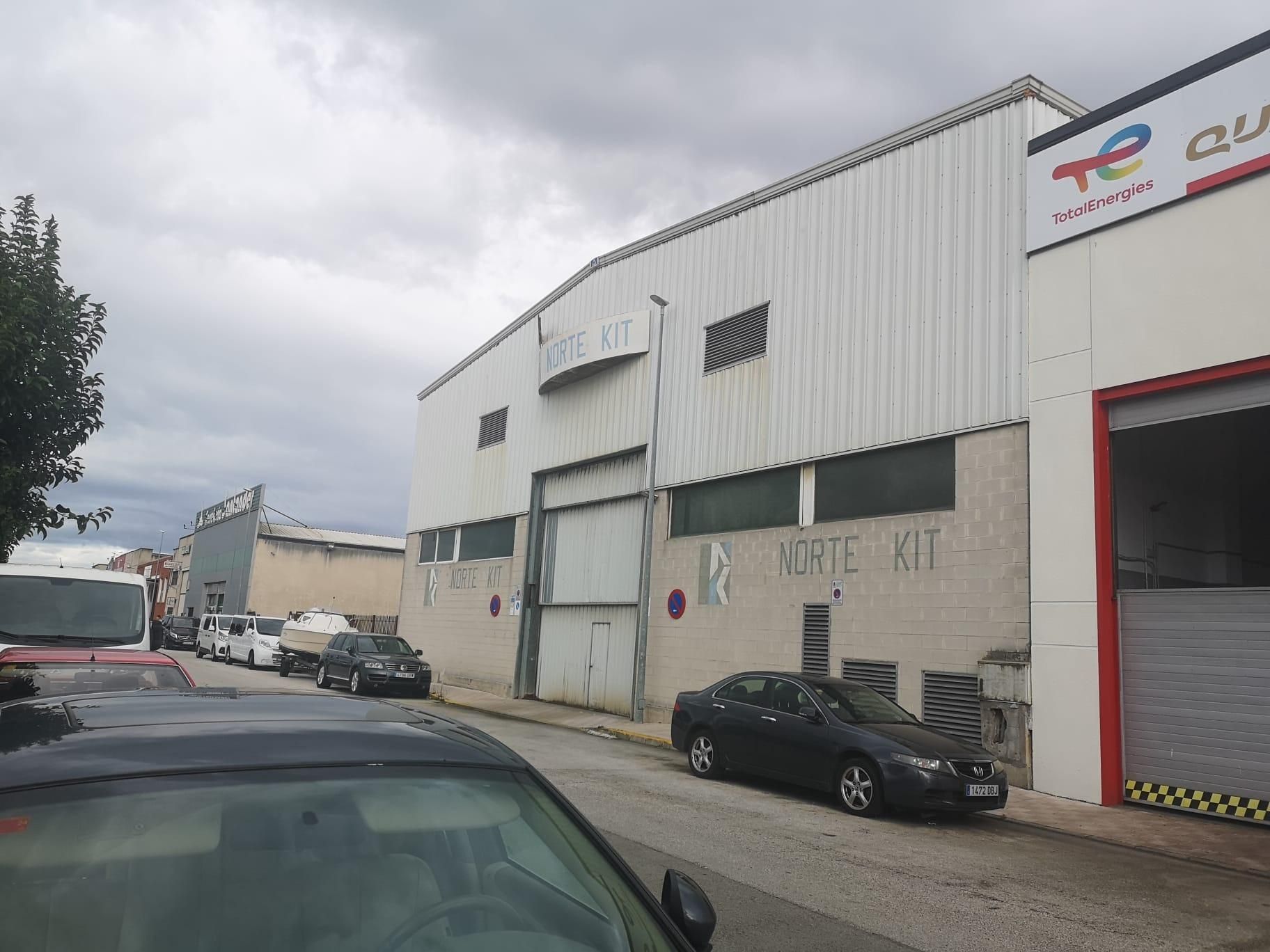 Vista exterior de Nau industrial de lloguer en Camargo