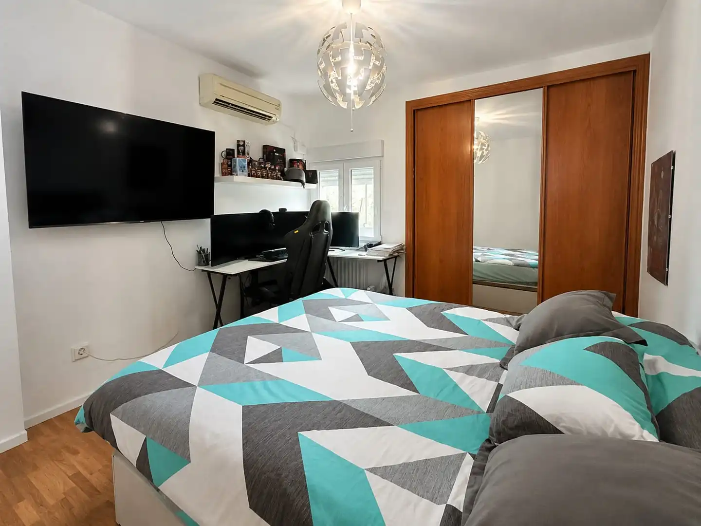 Flat for sale in Reyes