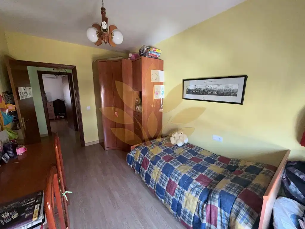Habitación de Casa adosada en venta en Cáceres