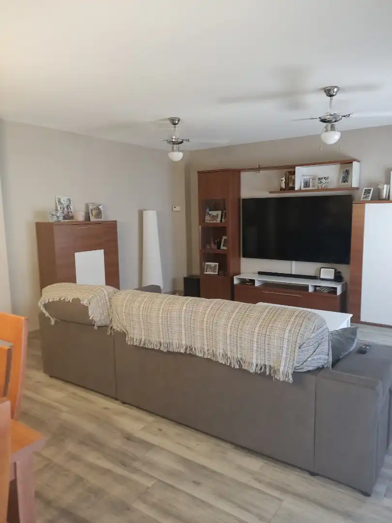 Sala d'estar de Casa adosada en venda en Seseña amb Calefacció, Terrassa i Moblat