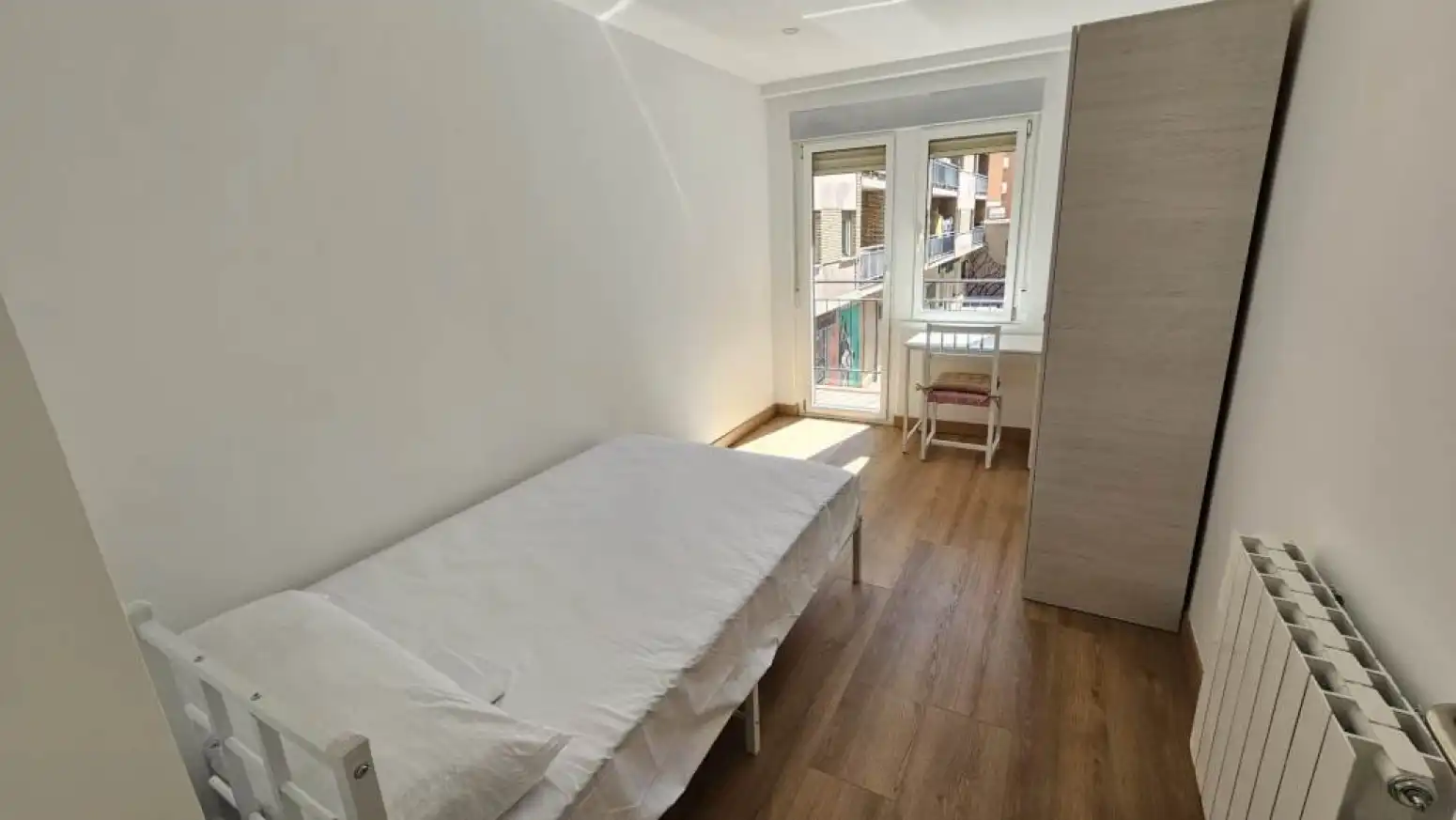 Schlafzimmer von Wohnung zur Miete in Salamanca mit Heizung, Möbliert und Balkon