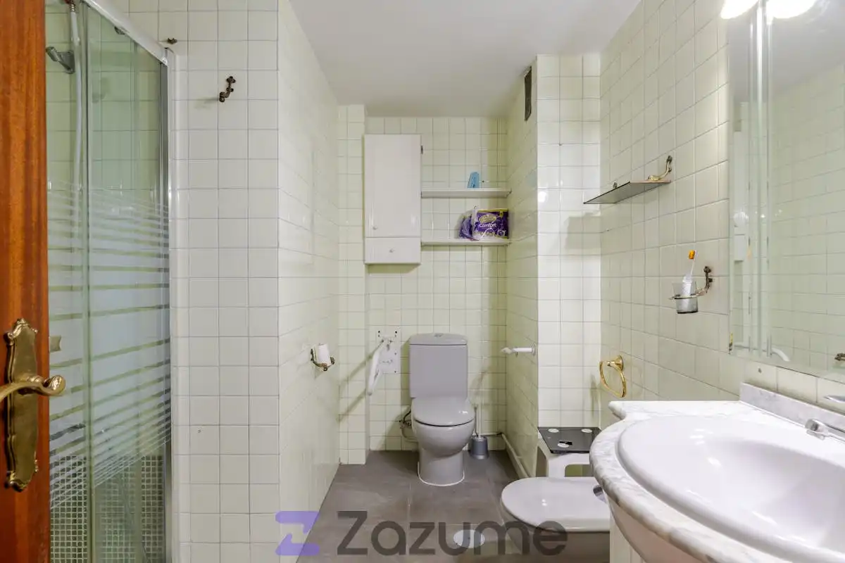Badezimmer von Wohnung zur Miete in Madrid mit Klimaanlage, Heizung und Terrasse