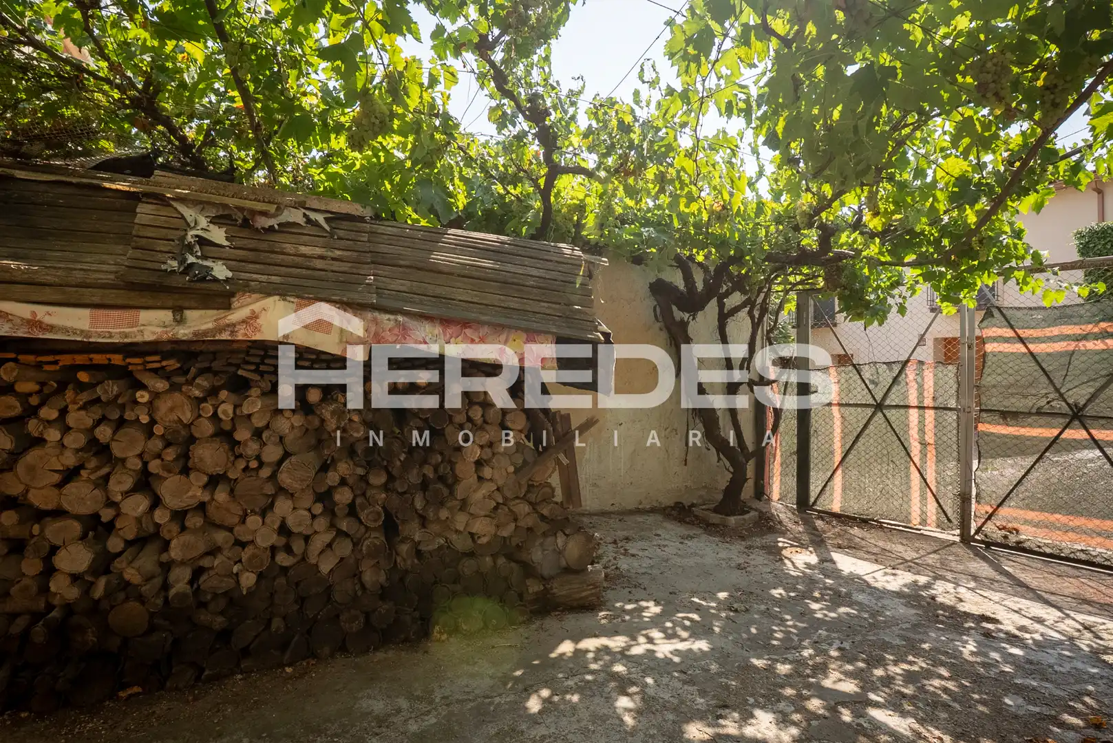 Terrassa de Casa o xalet en venda en Torrelles de Llobregat amb Jardí privat, Terrassa i Moblat