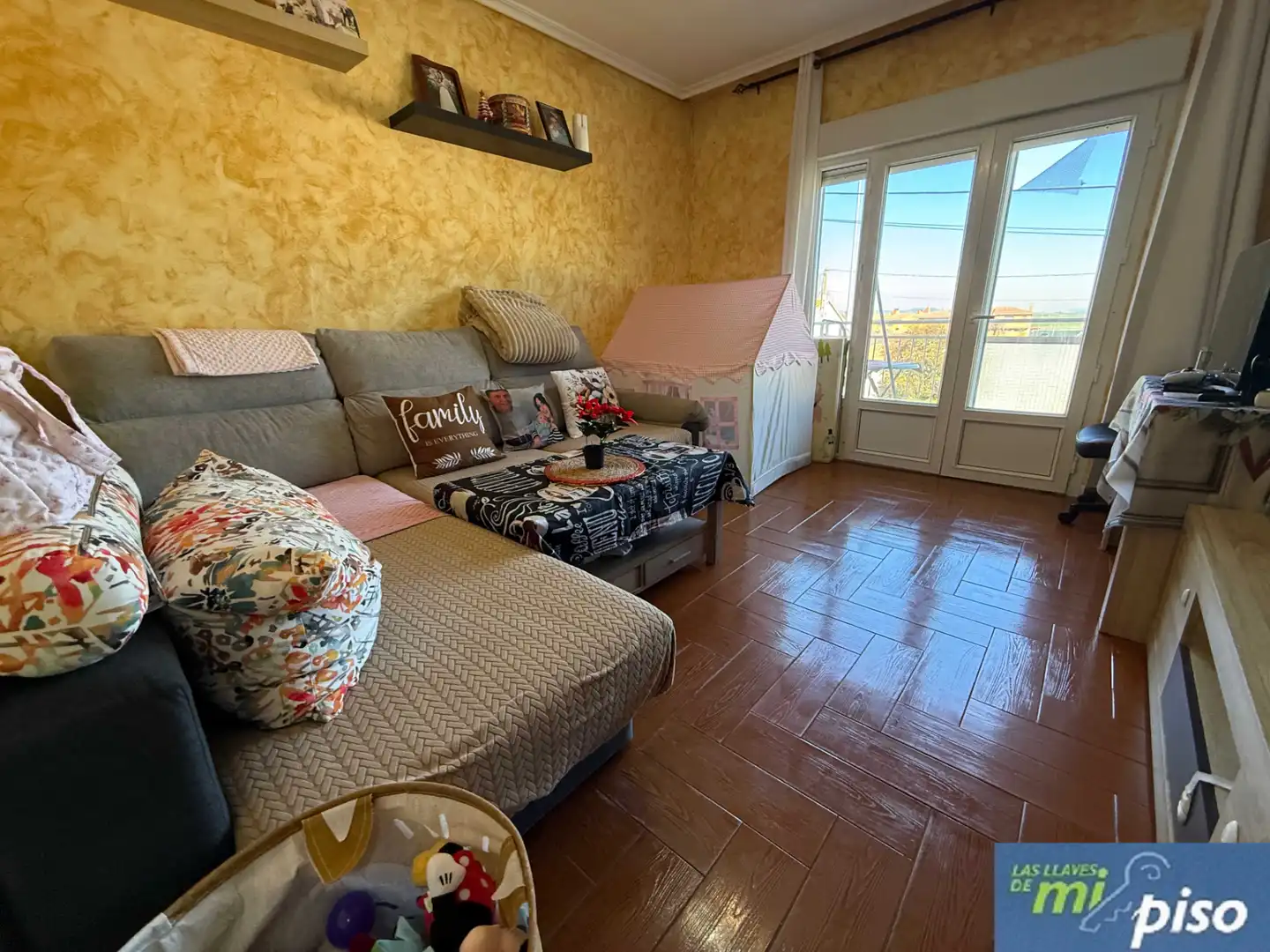 Sala d'estar de Pis en venda en Valoria la Buena amb Calefacció, Terrassa i Traster