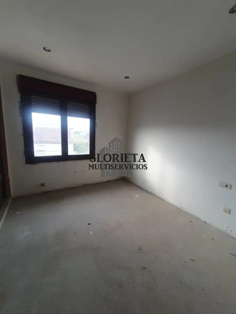 Habitación de Casa adosada en venta en Vigo  con Calefacción, Parquet y Terraza