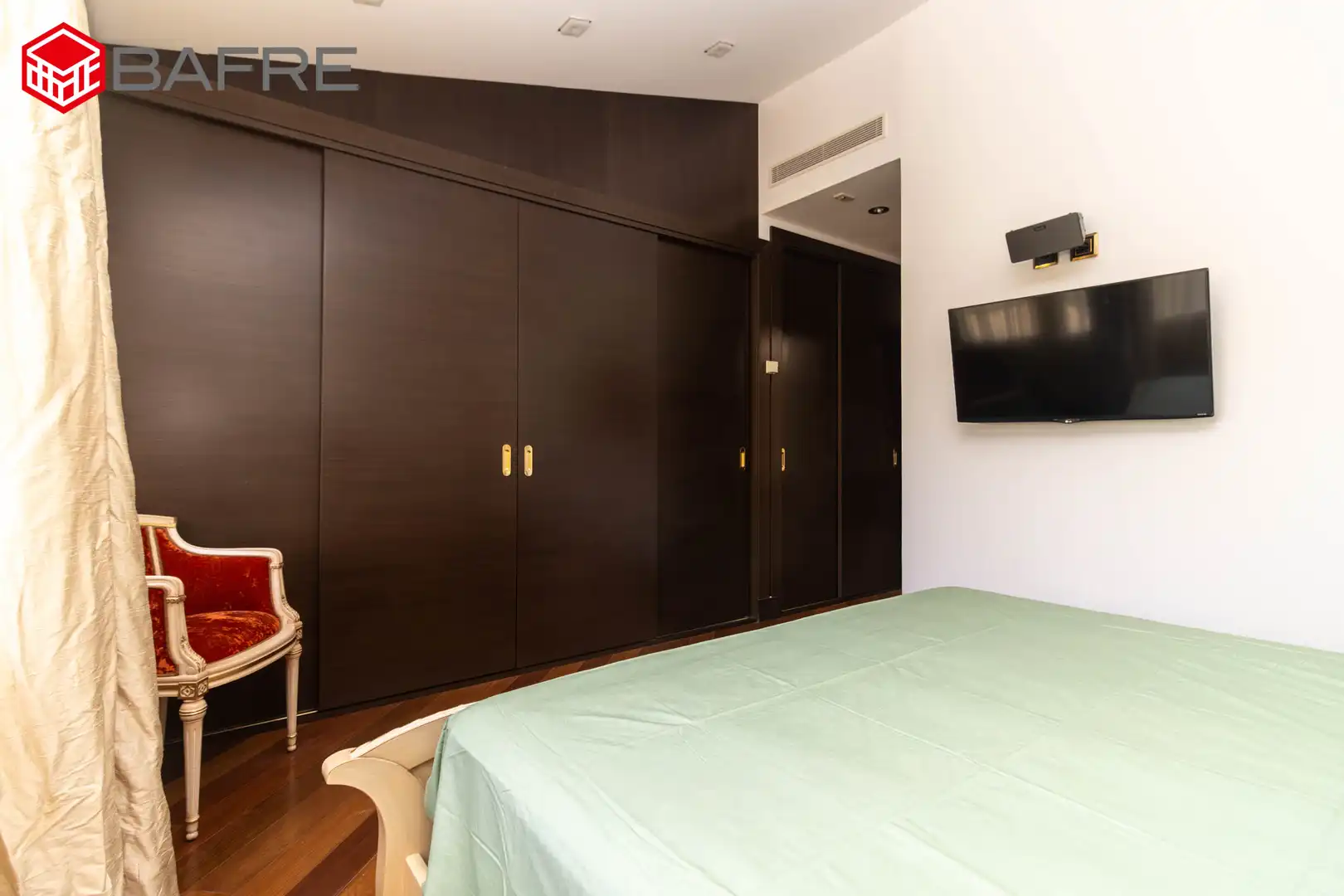 Bedroom of Houses for sale in Pozuelo de Alarcón  with Air Conditioner, Private garden and Storage room