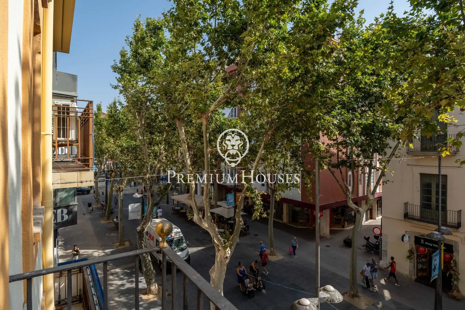 Vista exterior de Edificio en venta en Vilanova i la Geltrú