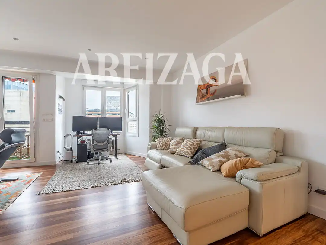 Sala de estar de Piso en venta en Donostia - San Sebastián  con Calefacción y Balcón