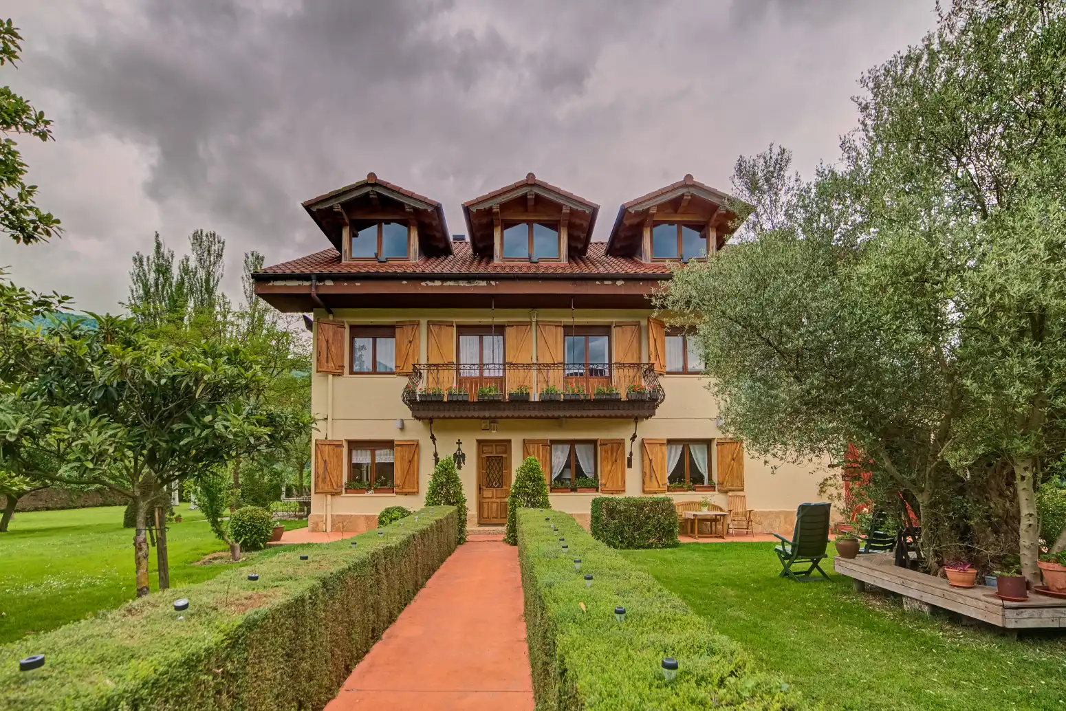 Vista exterior de Casa o chalet en venta en Irañeta con Calefacción, Jardín privado y Parquet