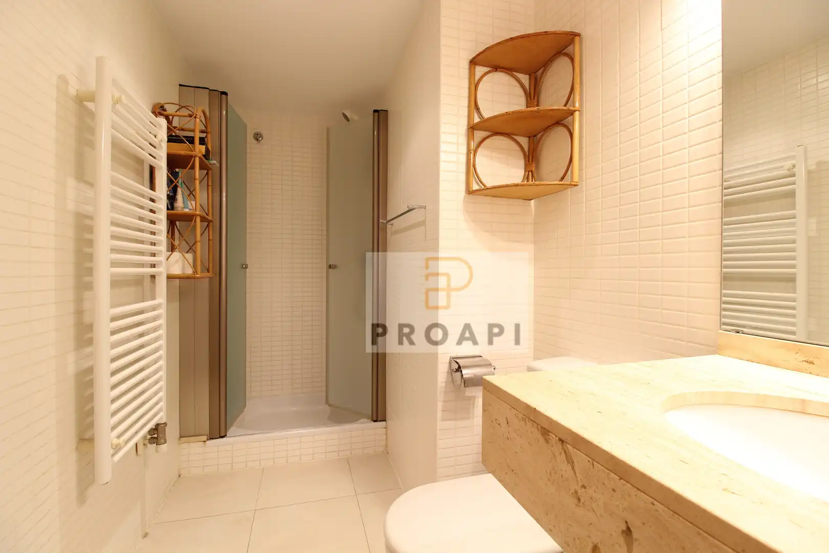 Badezimmer von Wohnung zum Verkauf in Girona mit Balkon
