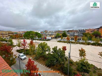 Vista exterior de Pis en venda en Collado Villalba amb Calefacció, Terrassa i Piscina comunitària